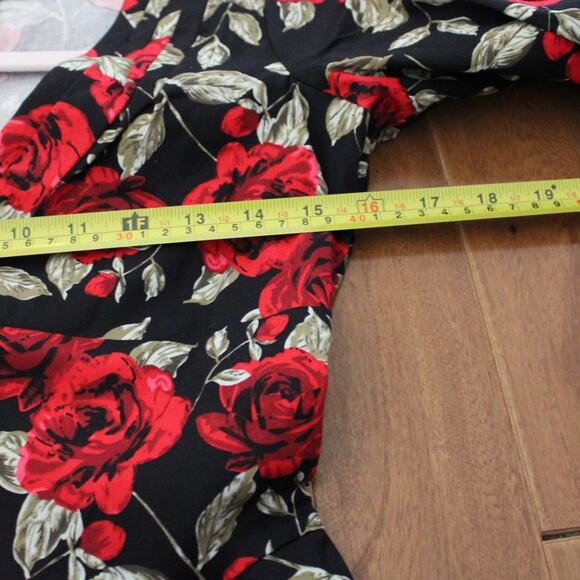 Unique Vintage 1950s Style Black and Red Rose Half Sleeve Delores Dress Small 4 - Picture 6 of 8